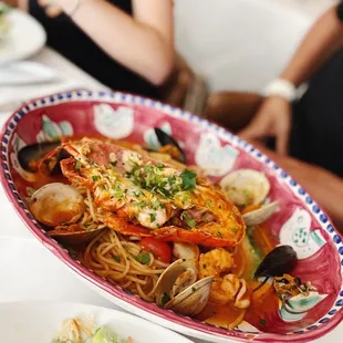 a plate of pasta and clams