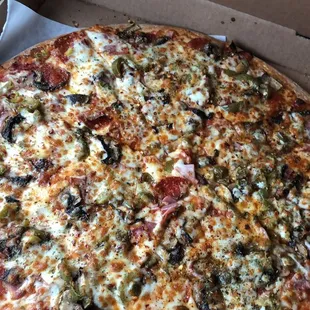 Pepperoni, ham, bacon, mushroom, and jalapeño pizza. ALL TOPPINGS ARE NON PORK!! Amazing.