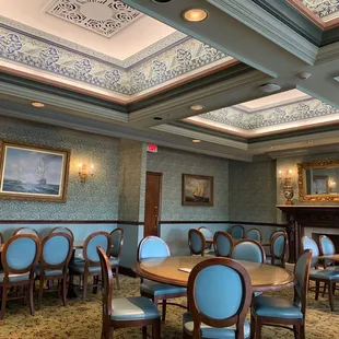 Passholder lounge seating