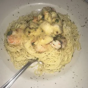 Lomonte&apos;s shrimp scampi