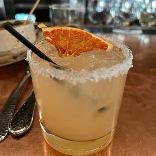a margarita with a slice of orange