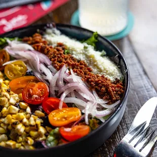 Lona Chopped Salad
mixed greens / crispy bacon / roasted corn / queso fresco / cilantro ranch