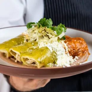 Enchiladas Divorciadas 

chicken / salsa roja / salsa verde / crema / queso fresco / onion