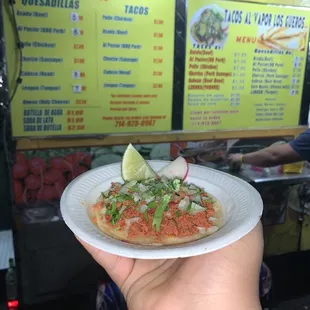 Taco de chorizo con todo