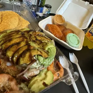 Pastelazo and empanadas de camarón.
