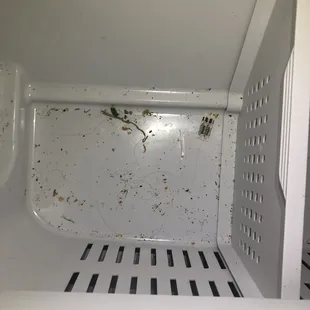 Filthy house - delivered to me by Marcia Russel and her good for nothing manager Greg Squires of London proprieties.