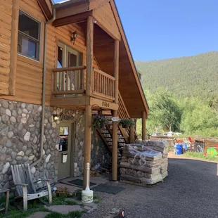 Office/checkin building