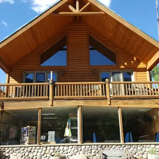 The lodge/gift shop etc