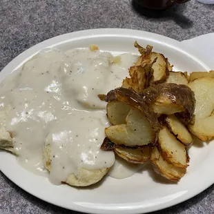 a plate of potatoes and gravy