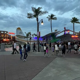 The plane! The plane!