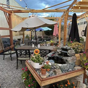 Comfortable dining on Friday and Saturday evenings.