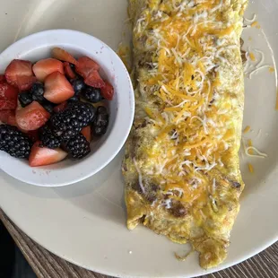 Omelette with fruit