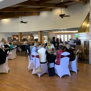 Host your holiday party at the warm and inviting Lone Tree Golf Course &amp; Hotel.