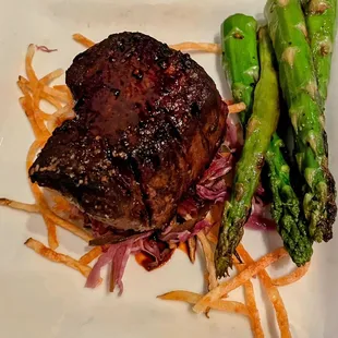 steak and asparagus
