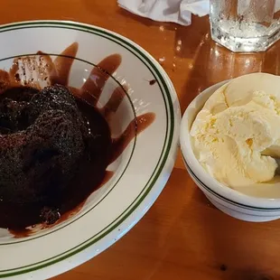 Valcano cake &amp; Vanilla icecream