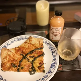 The margarita summer pizza with the habanero hot sauce is AMAZING!!!!