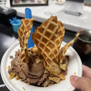 Midnight Oolong and Burnt Caramel. Toppings include waffle chips and I think the salted cracker crumble? Not sure but it was good!