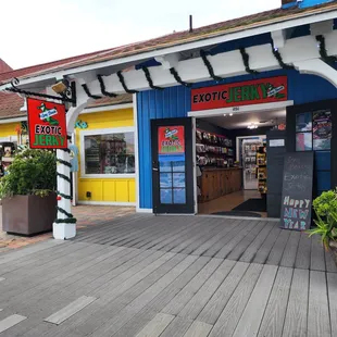 the entrance to the restaurant