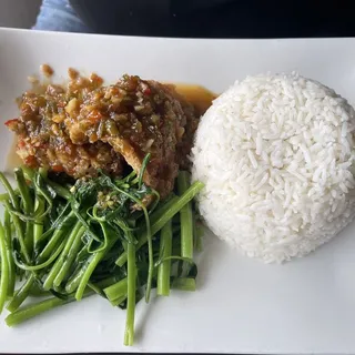 Fish Fillet (Cod) with Spicy Green Mango Salad