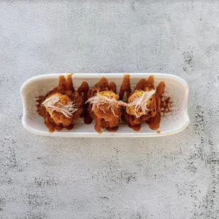 a tray of fried food