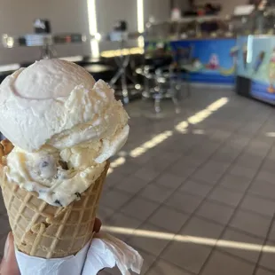 Double scoop of banana and chocolate chip cookie dough 10/10