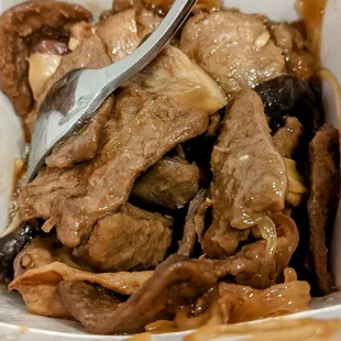 Vegi-beef with black mushroom and bamboo
