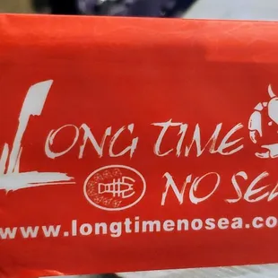 Hand wipes to clean your hands after the meal