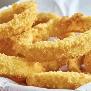 a basket of fried onion rings