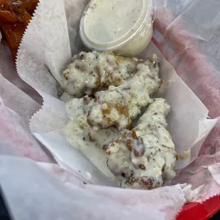 Garlic parmesan bone 6 Pieces Bone-In Wings