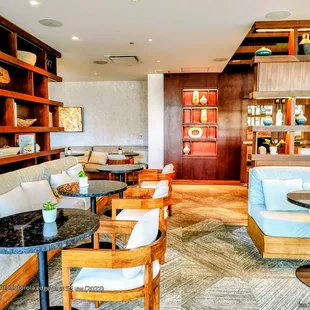 Thank you for allowing me to walk-thru + take photos. Longboard Club. 'Alohilani Resort Waikīkī Beach. (I did not have Club access)