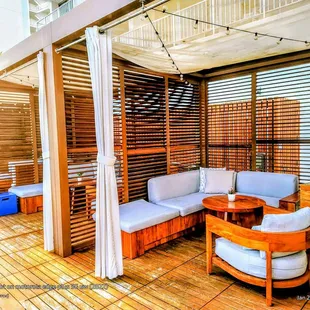 Exclusive, private "Club Level" outdoor relaxation space and private cabanas. Longboard Club. 'Alohilani Resort Waikīkī Beach.