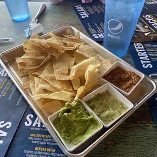 Chips 10$ and guac for a ant