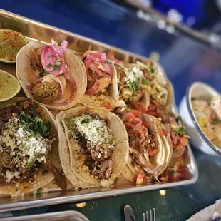 a tray full of tacoss