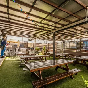 Covered outdoor patio and sun deck
