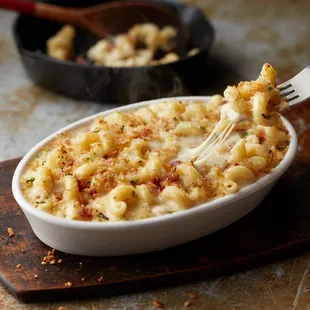 LongHorn&apos;s Steakhouse Mac &amp; Cheese with applewood smoked bacon and four cheeses.