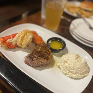 Flo&apos;s Filet with 4oz. Lobster Tail