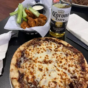a pizza and beer