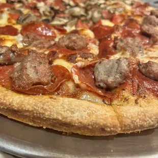 Sausage &amp; pepperoni pizza