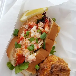 Connecticut roll (warm lobster roll)