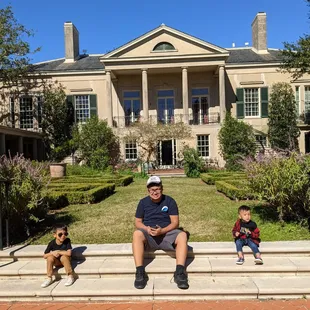 Having a nice picnic on the lawn.