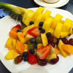 Breakfast fruit plate! Recommend!