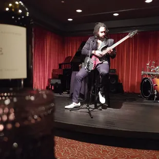 Shaun Munday, special guest (no Lonnie tonight) - was incredible!