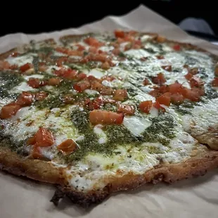 Spinach, mozzarella, tomato pizza on cauliflower crust. Quite tasty and vegan friendly!