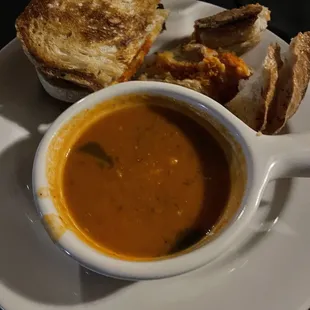 a bowl of soup and a grilled cheese sandwich