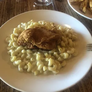 food, bbq chicken, bbq wings, poultry, chicken, fried chicken wings, fried chicken, chicken wings, chicken wings and fried chicken