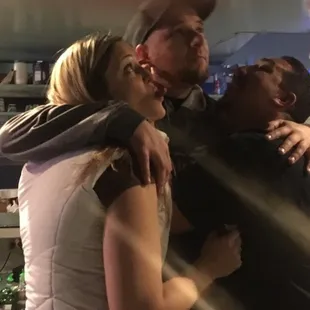 Always love coming here. Comedy's great. And the staff, they are like a family. Do yourself a favor and get your laugh on down @ Loonees