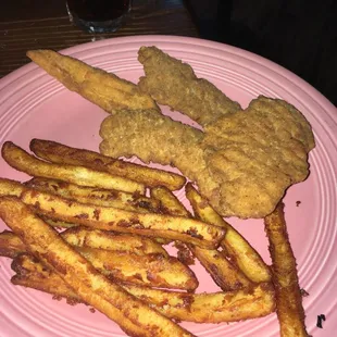 Chicken tenders and fries, kid friendly food for your little dudes and dudettes...