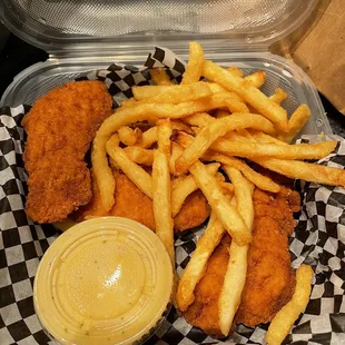 Classic Chicken Tenders w/Fries and honey mustard