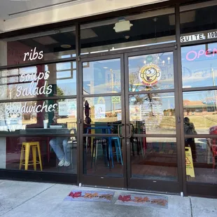 the outside of a restaurant