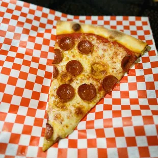 Loosies Pizza
